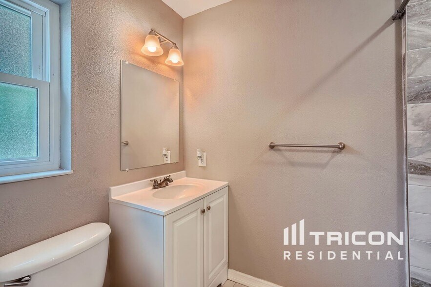Building Photo - 7841 Shadow Run Dr