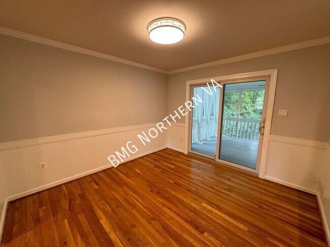 Building Photo - 5406 Gainsborough Dr