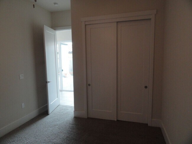 Building Photo - Great Home in East Garrison