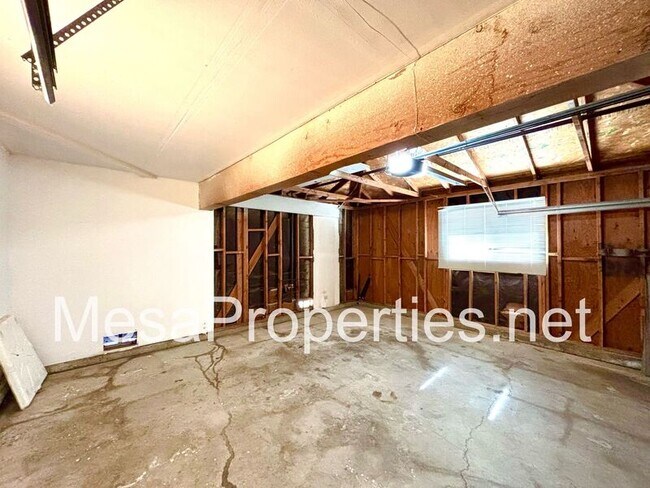 Building Photo - 1584 Sycamore Ln