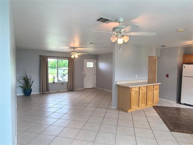 Building Photo - 2605 Pan American Blvd
