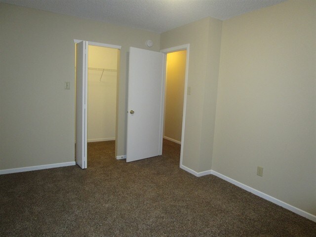 Building Photo - 1697 Blue Grass Pky