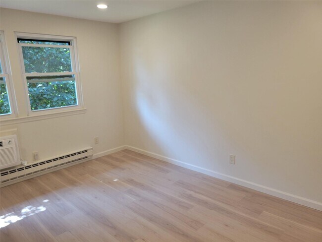 Building Photo - 518 Bedford Ave