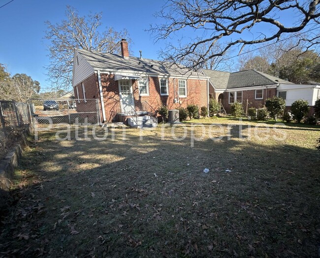 Building Photo - West Columbia Home