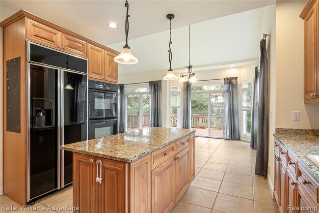 Building Photo - 47611 Manorwood Dr