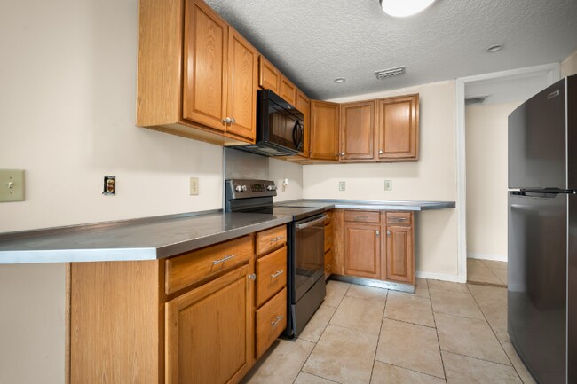 Building Photo - 12716 Gillespie Ave