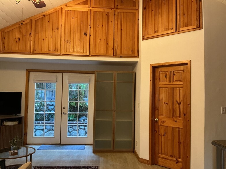 Building Photo - 2187 Stanley Hills Dr