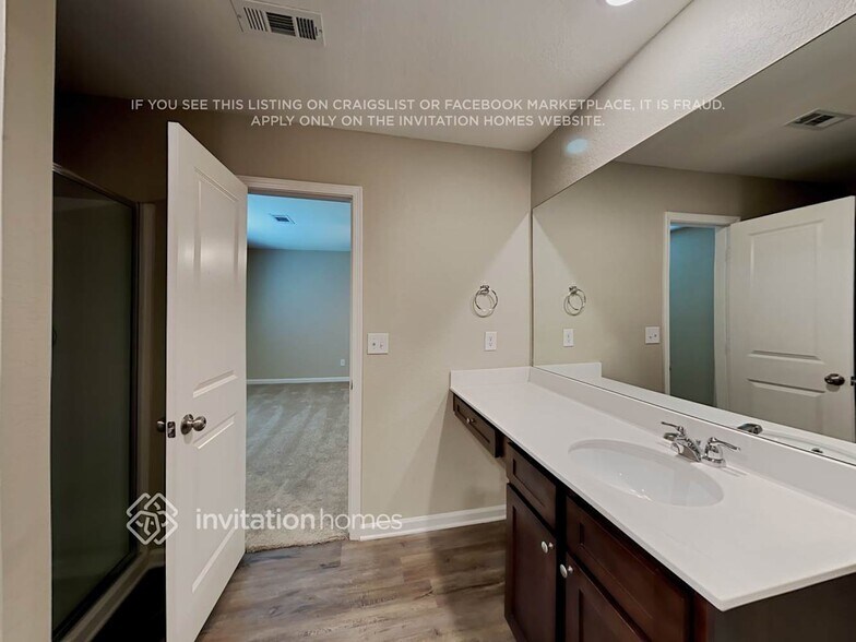 Building Photo - 407 Vermeer Ct
