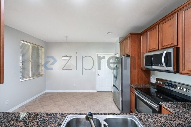 Building Photo - 3158 Antica St