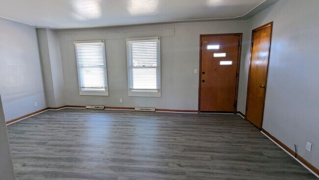 Building Photo - 4505 E Apple Ave