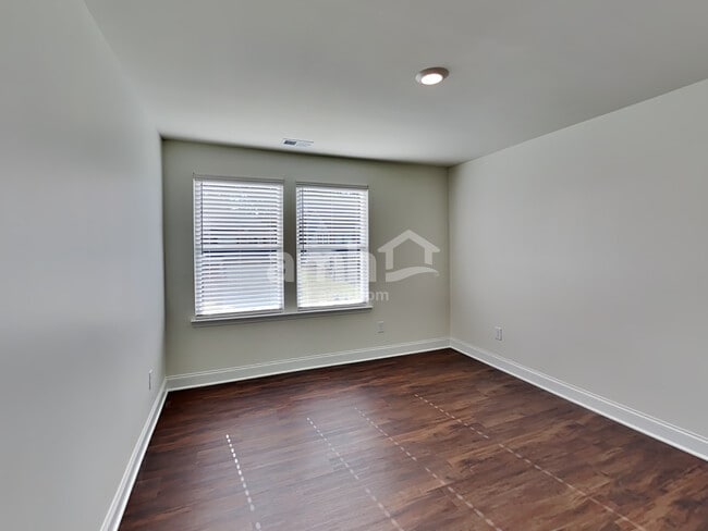 Building Photo - 788 Carnaby Ln