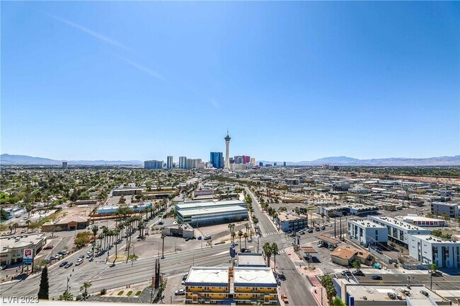 Building Photo - 900 S Las Vegas Blvd