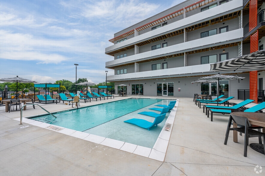 Primary Photo - The Domino