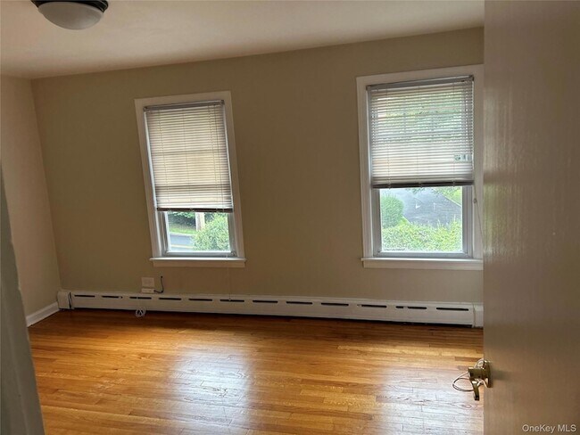 Building Photo - 212 Taxter Rd