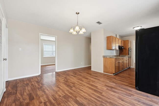 Building Photo - 358 Coral Dr SW
