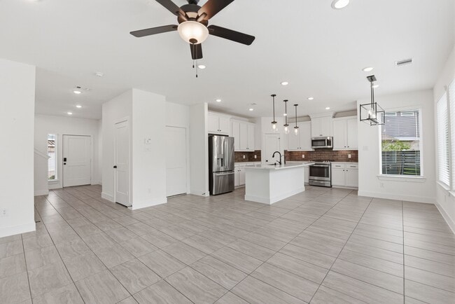 Building Photo - 15155 Colorado Bnd Pk Dr