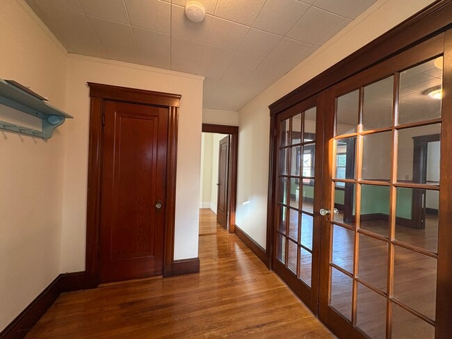 Building Photo - 157 Hillside St