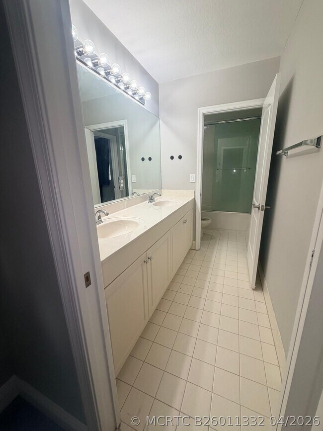 Building Photo - 7644 Foxcroft Ln