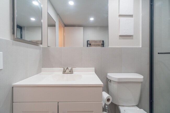 Building Photo - 3200 N Palm Aire Dr