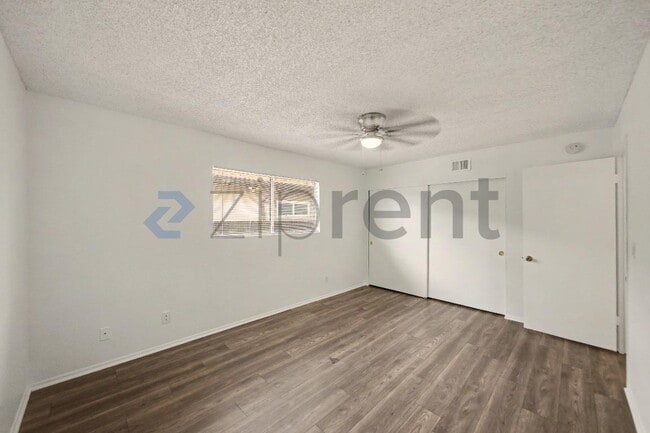 Building Photo - Unit