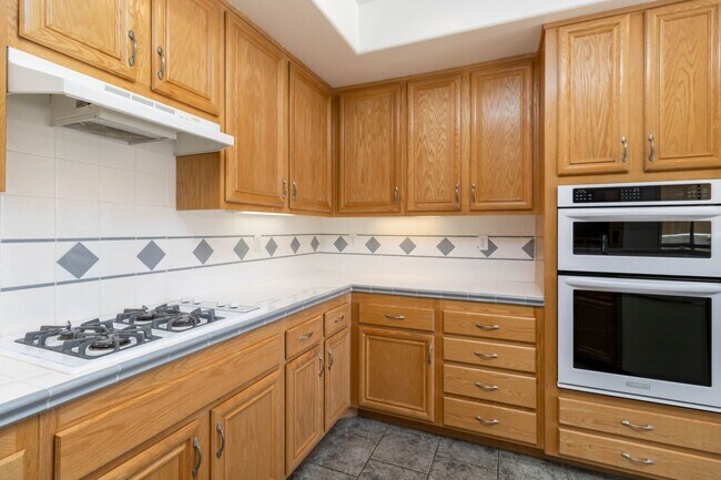 Building Photo - 32579 Valentino Way