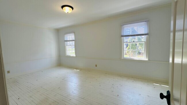 Building Photo - 124 W Crystal Lake Ave