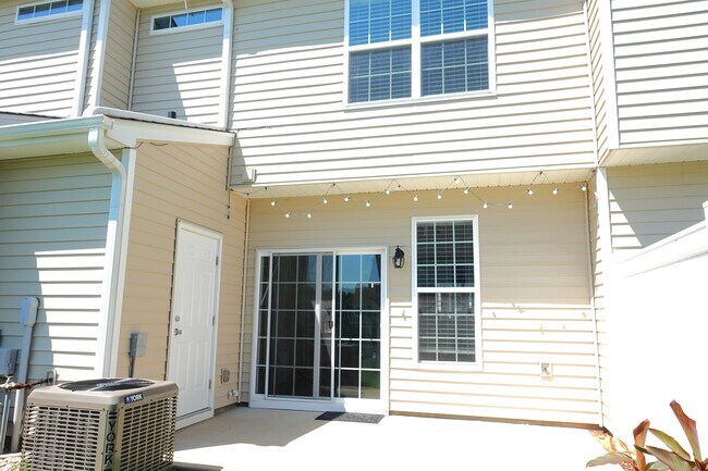 Building Photo - 202 Elise Dr
