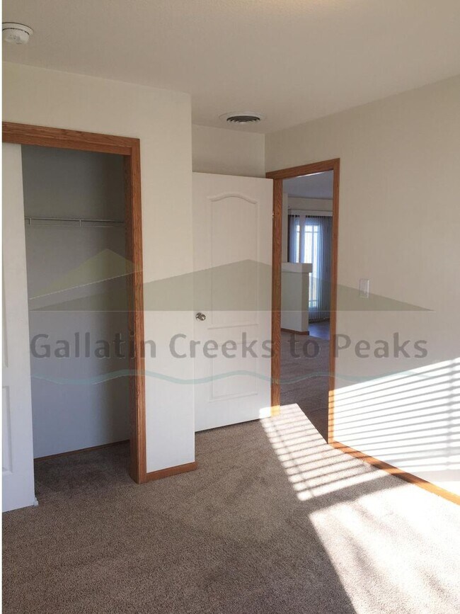 Building Photo - 4 Bedroom 2 Bathroom Rabel Lane Home