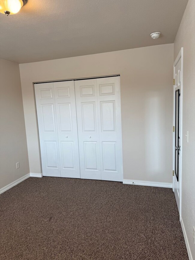 Building Photo - 3 Bedroom Condo for Rent in Bozeman!