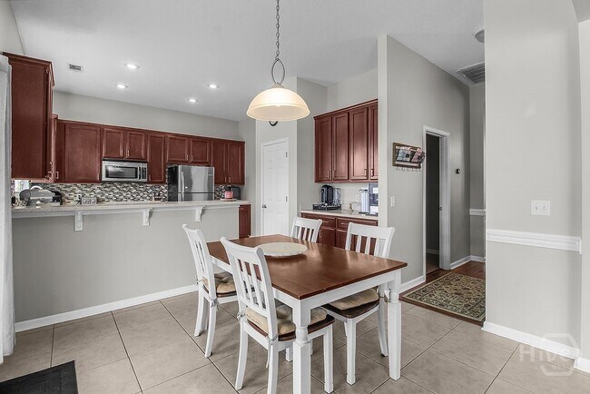 Building Photo - 721 Canyon Dr
