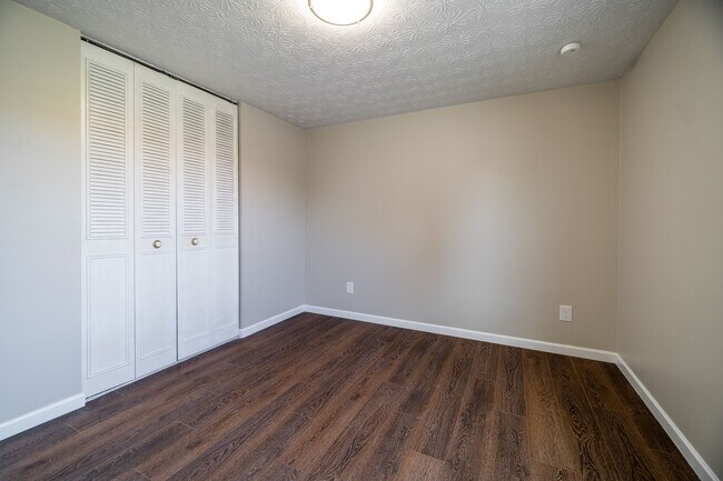 Building Photo - 5272 Quincy Dr