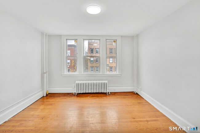 Building Photo - 31 Cossett St