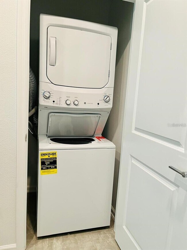 Building Photo - 6319 Lakepine St