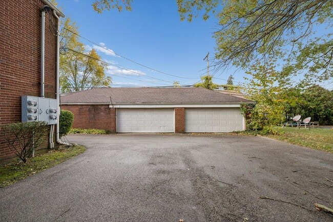 Building Photo - 2127 Collinway St