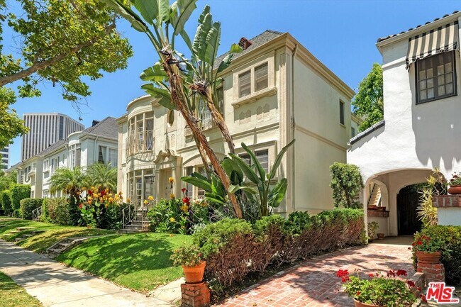Primary Photo - 9945 Robbins Dr