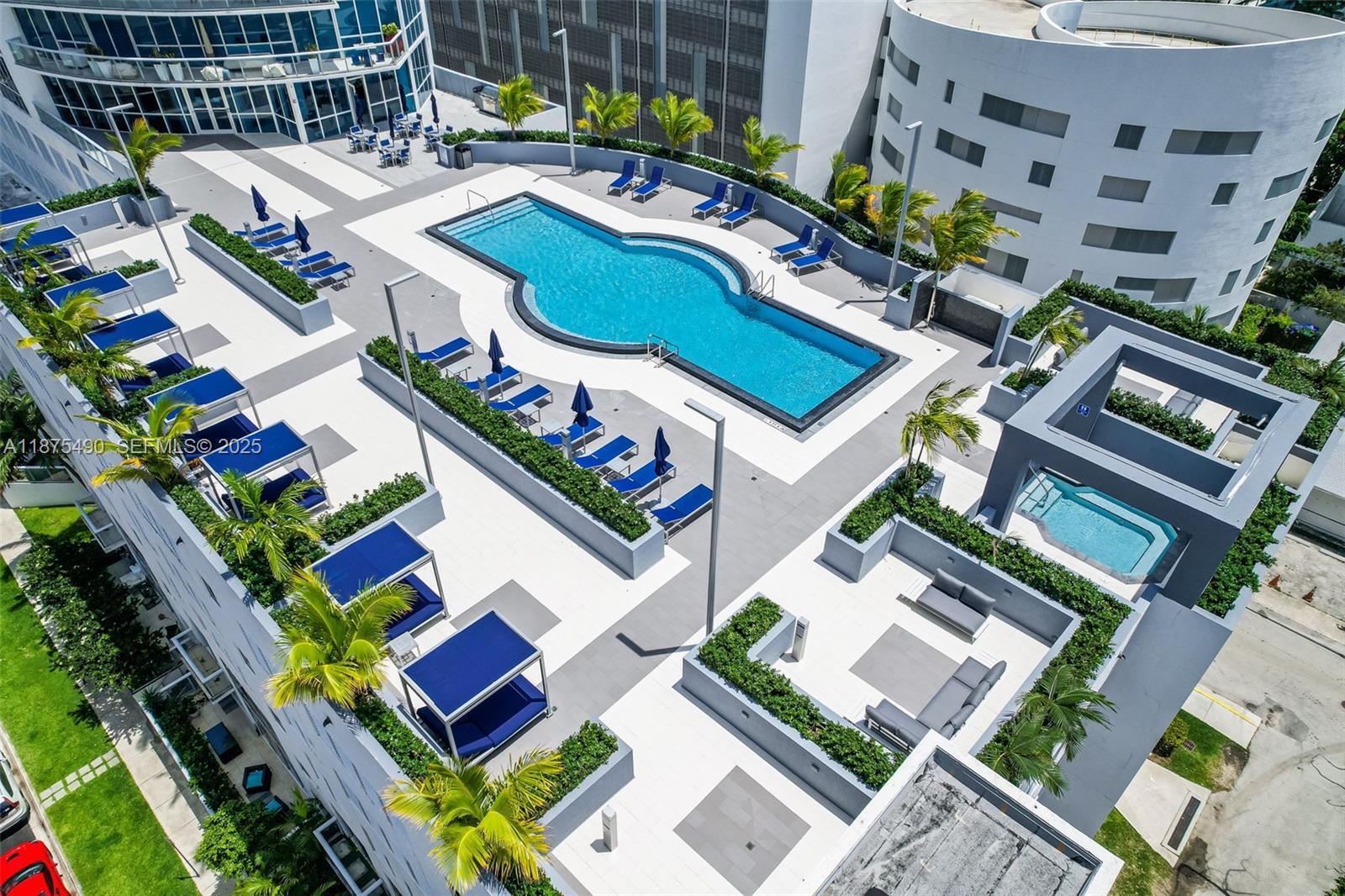 Building Photo - 480 NE 30th St