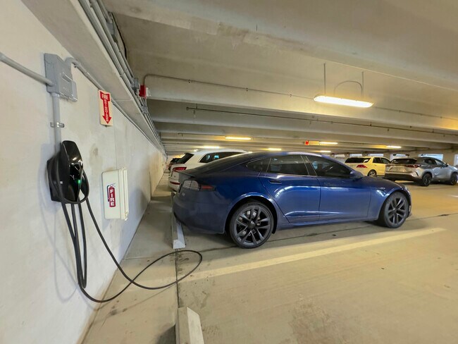 Building Photo - 17301 Biscayne Blvd