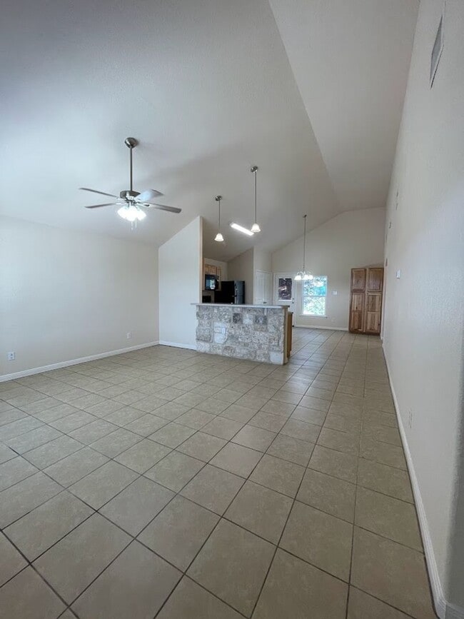 Building Photo - NEW ON MARKET