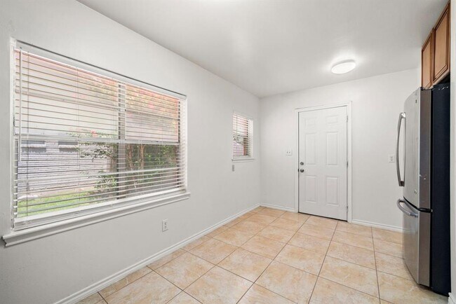 Building Photo - 8806 Langdon Ln