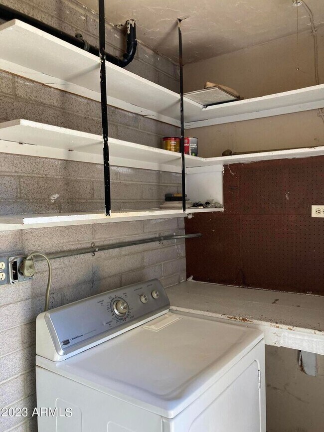Building Photo - ***INCREDIBLE TOWNHOME with ALL appliances & water, sewer, trash INCLUDED!