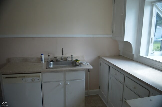 Building Photo - 6048 N College Ave