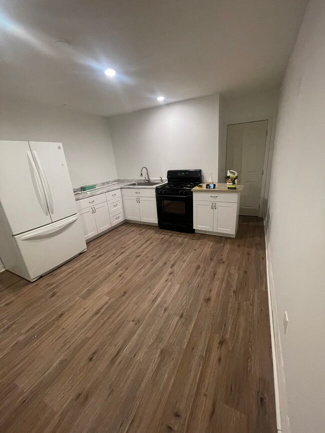 Building Photo - 23592 Flight St