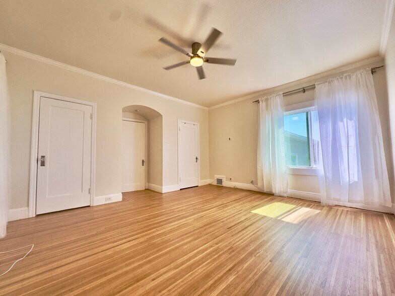 Building Photo - 2615 Maxwell Ave