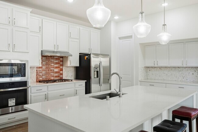 Building Photo - 21303 Shore Arbor Ln