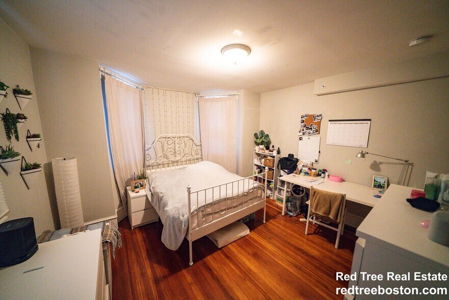 Building Photo - 820 Parker St