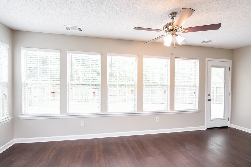 Building Photo - 4834 Graham Lake Dr