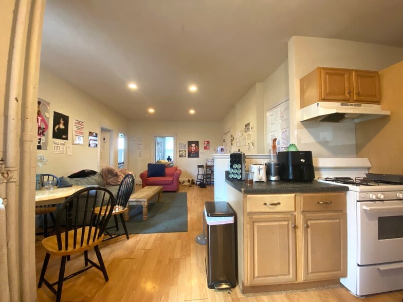 Building Photo - 12 Glenville Ave