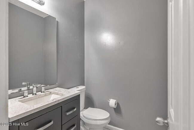 Building Photo - 106 Briar Hollow Dr