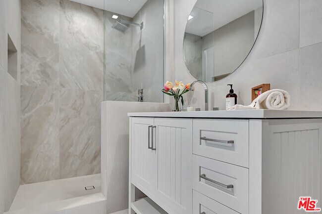 Building Photo - 6442 Lunita Rd