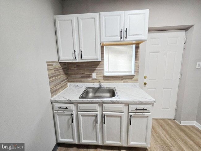 Building Photo - 1910 Sigel St